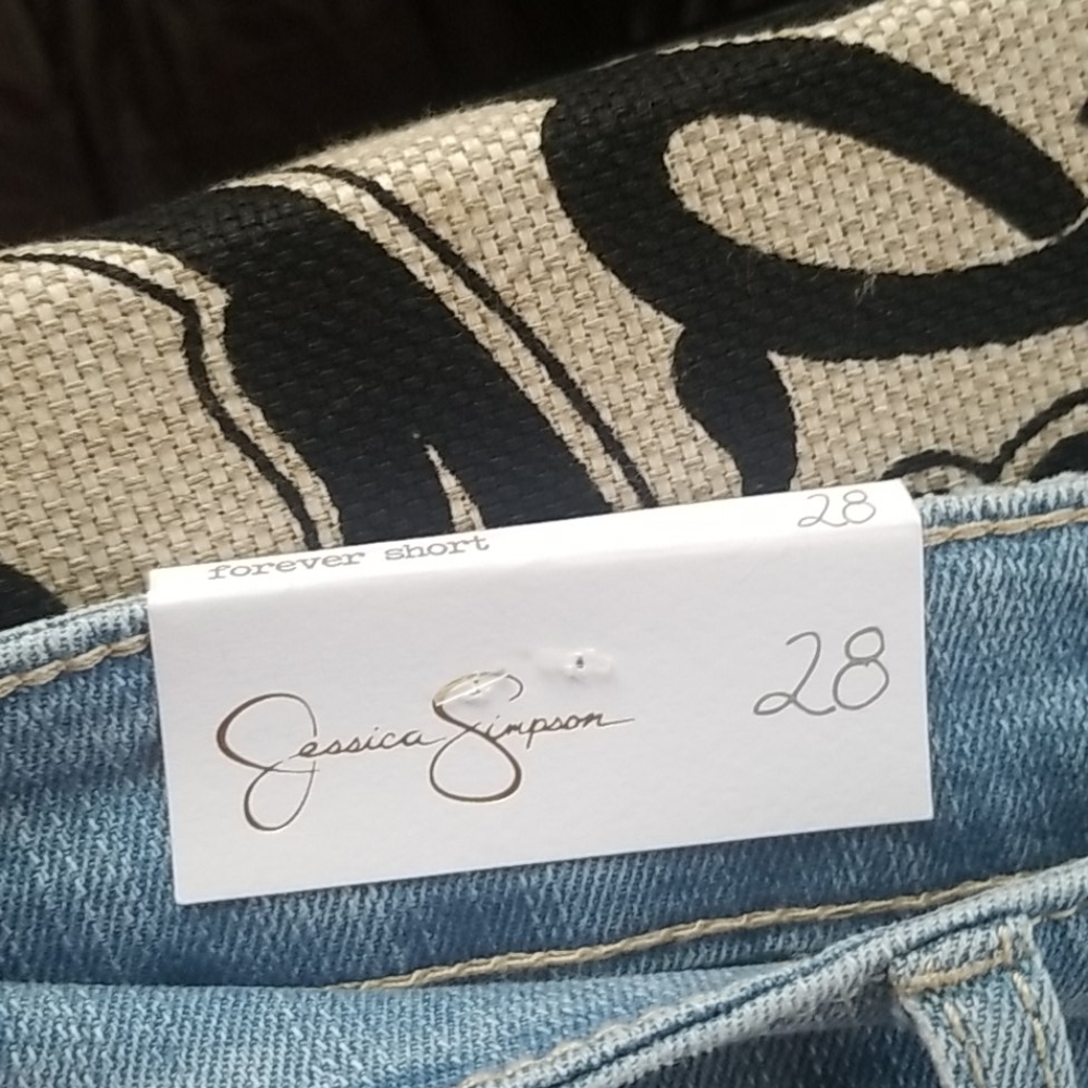 Jessica Simpson Short. - Picture 2 of 7
